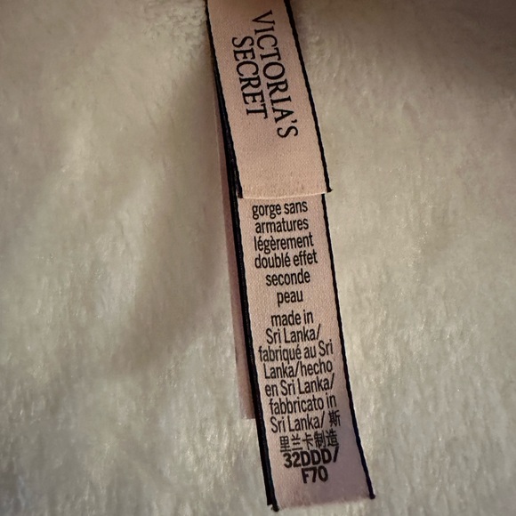 Victoria’s Secret wireless t-shirt bra - Picture 3 of 4